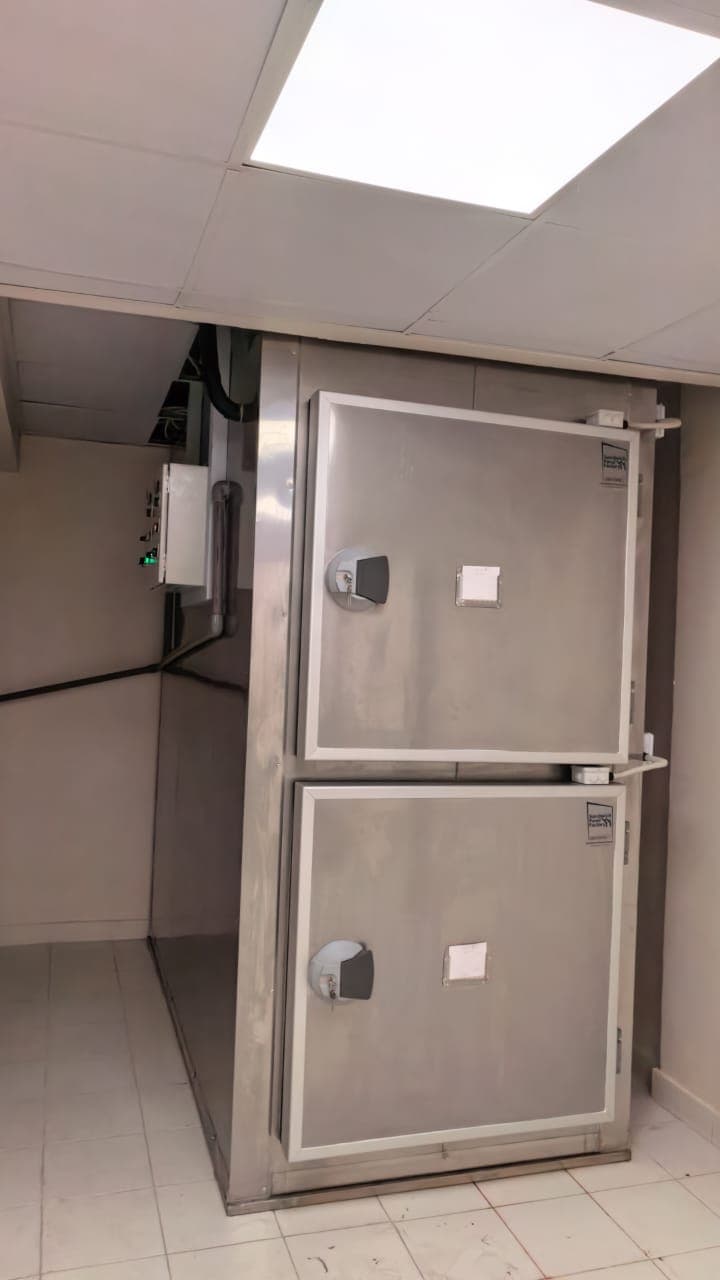 Réfrigérateur mortuaire Preservus deux places installé à l’hôpital Andalusia, Djeddah